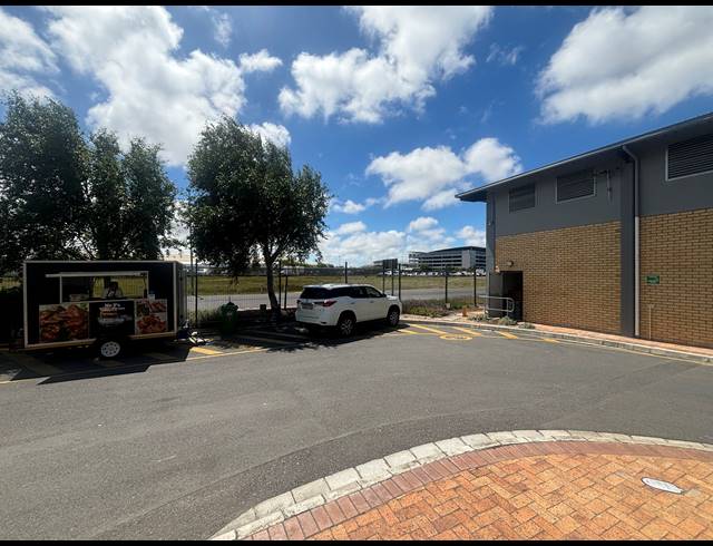 401M² WAREHOUSE TO LET IN AIRPORT INDUSTRIA